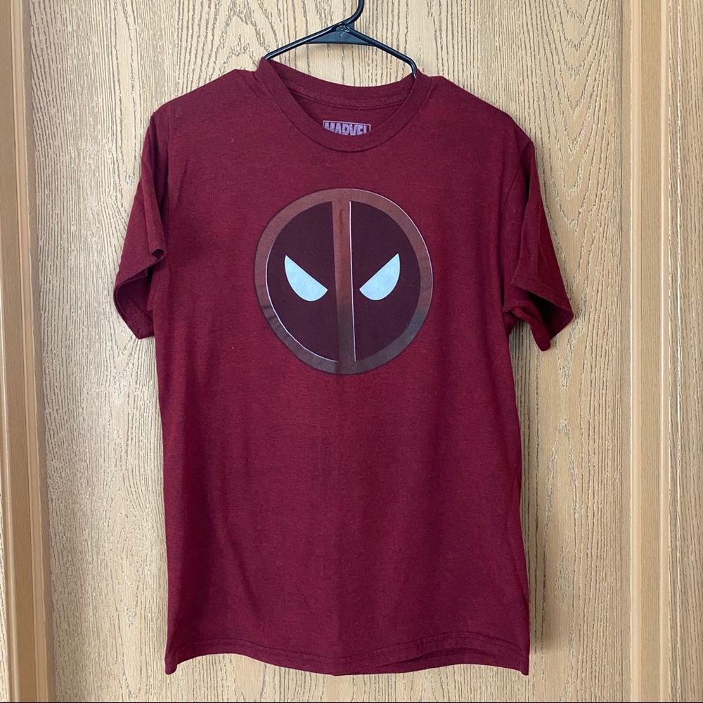 Deadpool t shirt men’s size medium Marvel